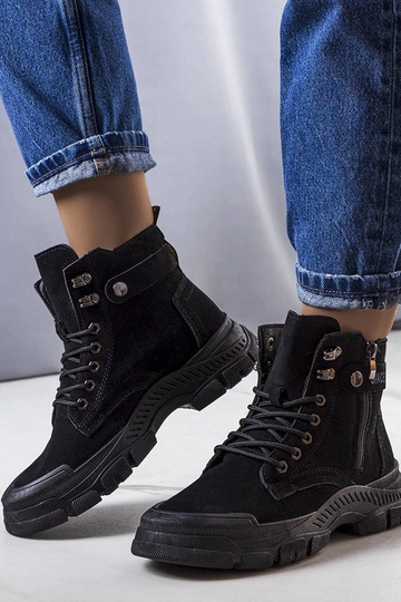 Botas negras aisladas de... 2