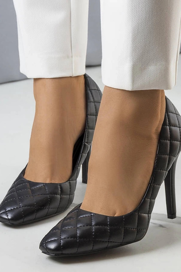 Tacones acolchados negros...