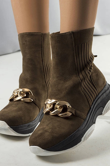 Botas de tobillo aisladas con cadena Ulster verde