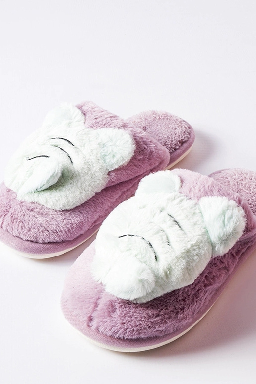 Pantuflas suaves de color morado y...