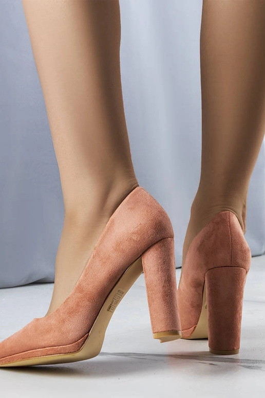 Los tacones altos rosas de Emma