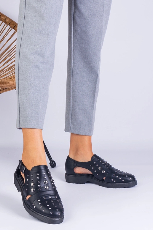 Zapatos negros con aberturas Eleana