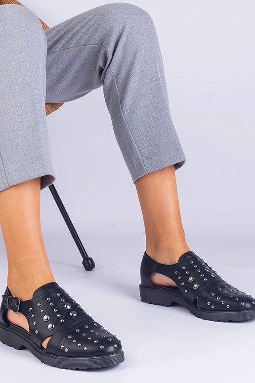Zapatos negros con aberturas Eleana