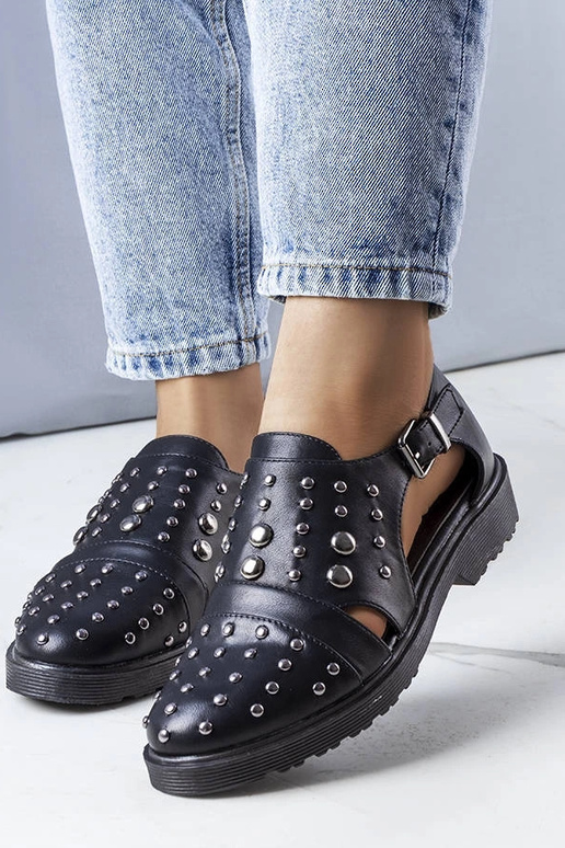 Zapatos negros con aberturas Eleana