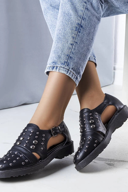 Zapatos negros con aberturas Eleana
