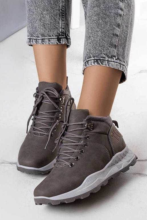 Botas de mujer con aislamiento gris...