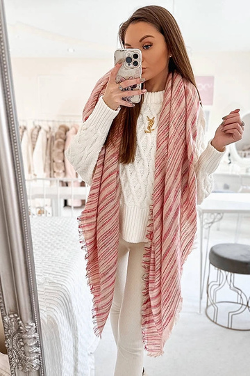 La bufanda rosa de Nyomi