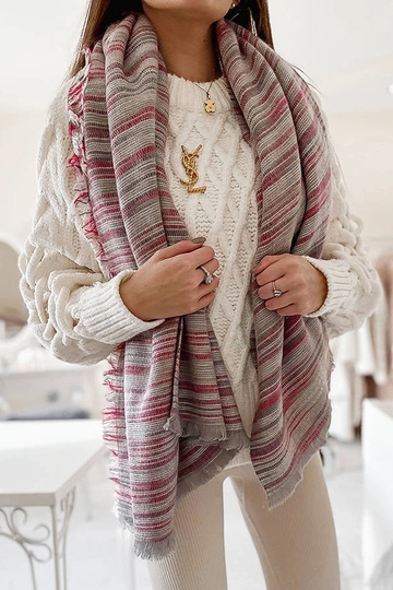 La bufanda morada de Nyomi