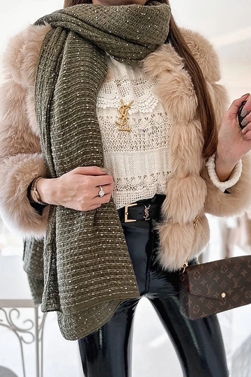 Bufanda verde de lunares...