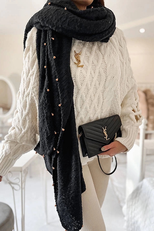 Chal de cuentas negras de Yvonne