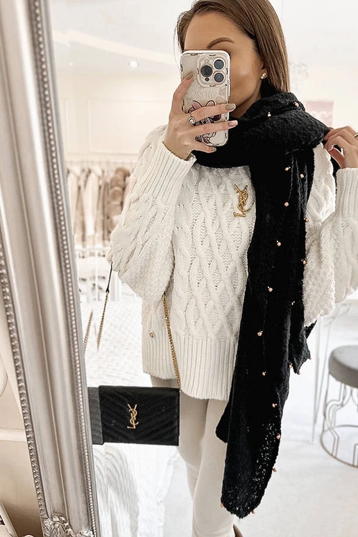 Chal de cuentas negras de Yvonne