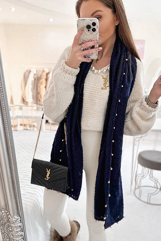 Chal azul marino con cuentas doradas...