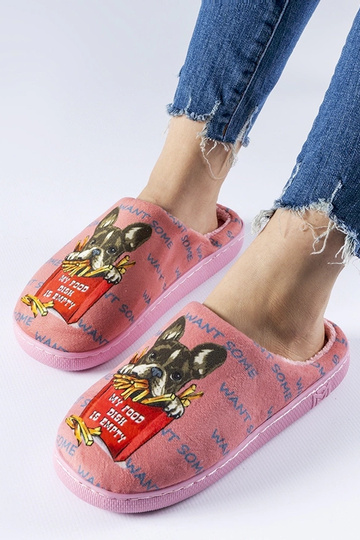 Pantuflas suaves de color rosa oscuro con forma de papas fritas
