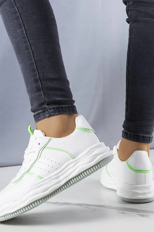 Zapatillas blancas con inserciones...