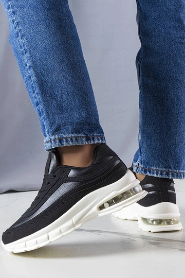 Las zapatillas negras de... 2