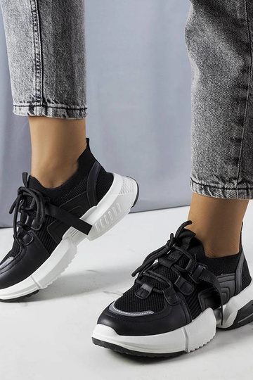 Zapatillas negras tipo...