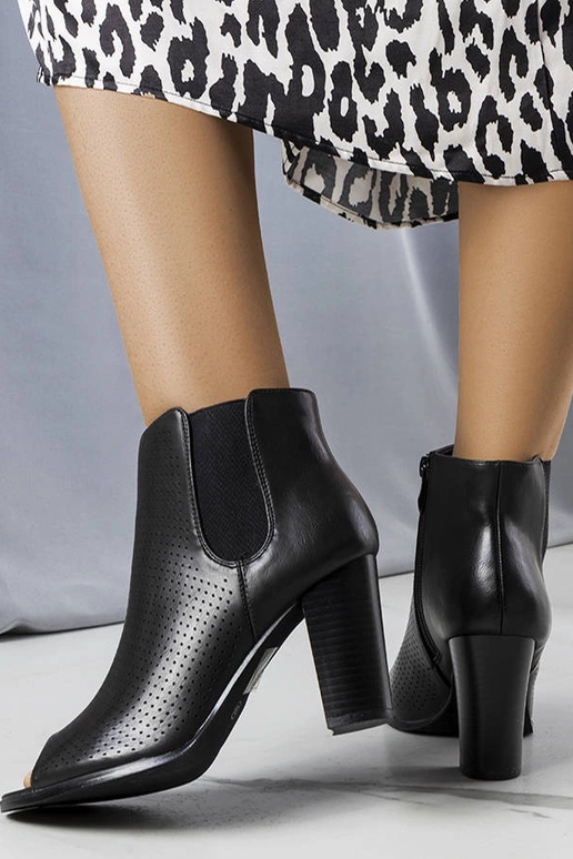 Botines negros calados con tacón Anna