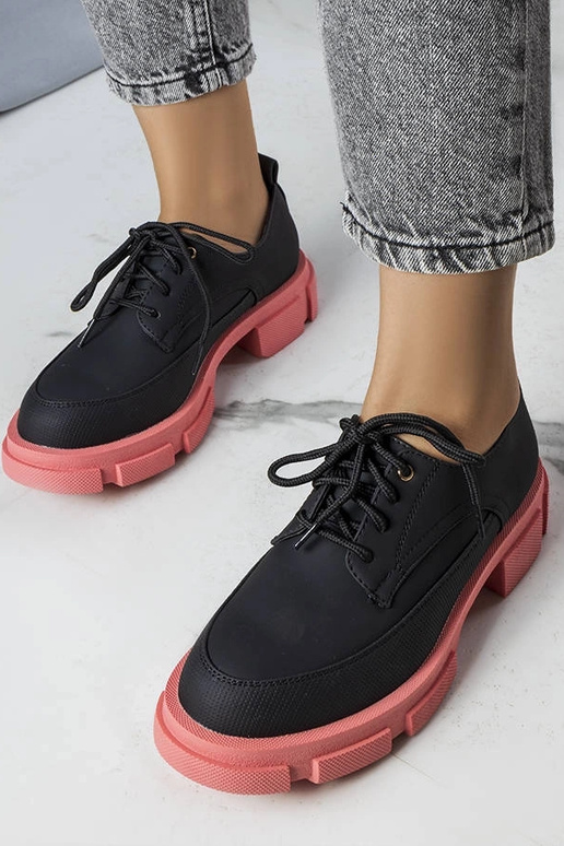 Botas negras de media caña con suela...