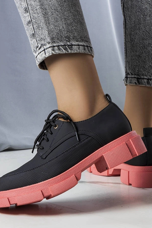 Botas negras de media caña con suela...