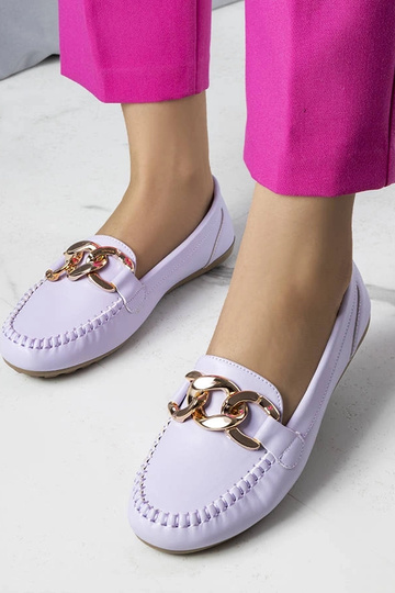 Mocasines morados con cadena Norma