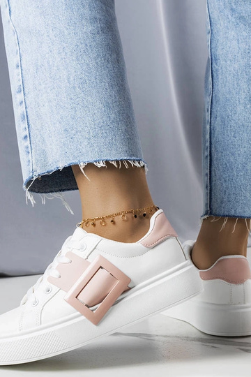 Zapatillas blancas decoradas con una hebilla Toni rosa 2