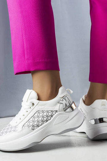 Zapatillas blancas con...