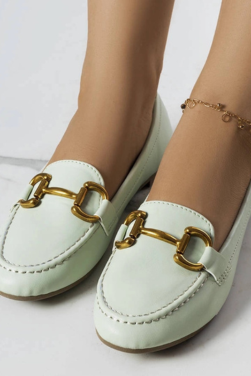 Mocasines verdes con adorno dorado Regina 2