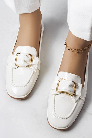 Mocasines blancos lacados...