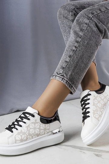 Zapatillas Erin perforadas en blanco y negro 2
