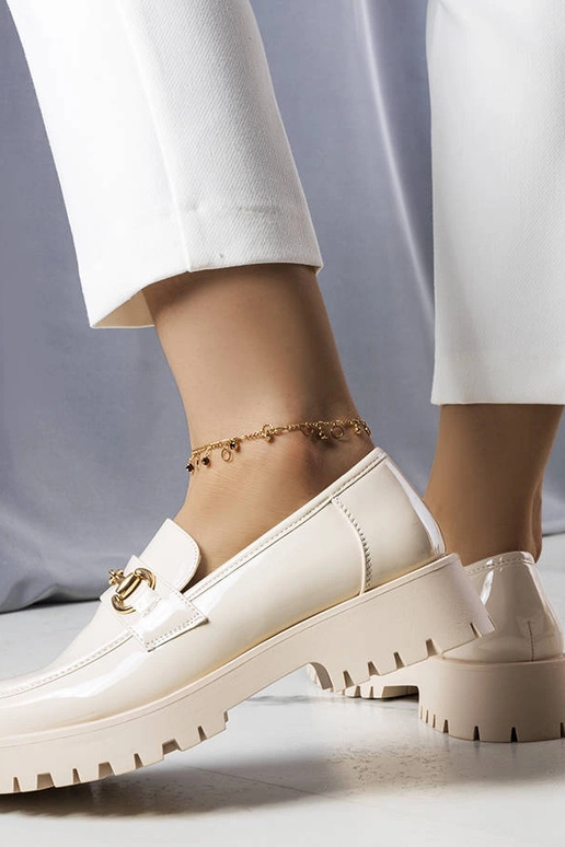 Zapatos Simard de charol beige