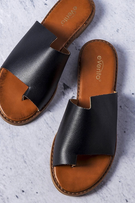 Chanclas negras con caña irregular,... Chanclas negras con caña irregular,...