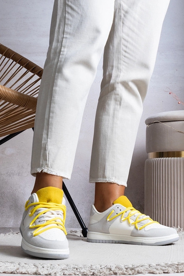 Zapatillas deportivas de mujer grises con cordones amarillos Arcobaleno 2