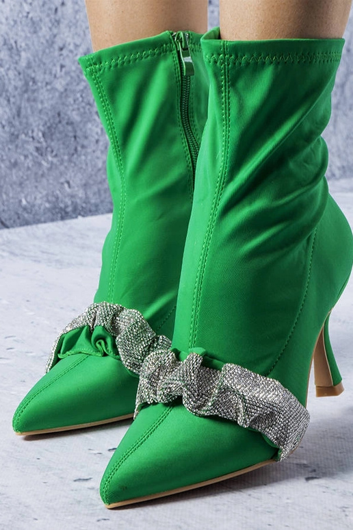 Botines verdes decorados con...