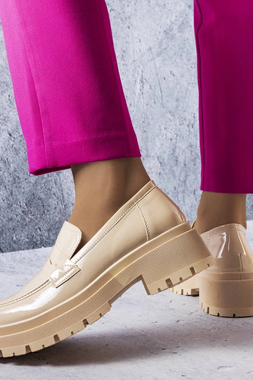 Zapatos Phaneuf de charol beige 2