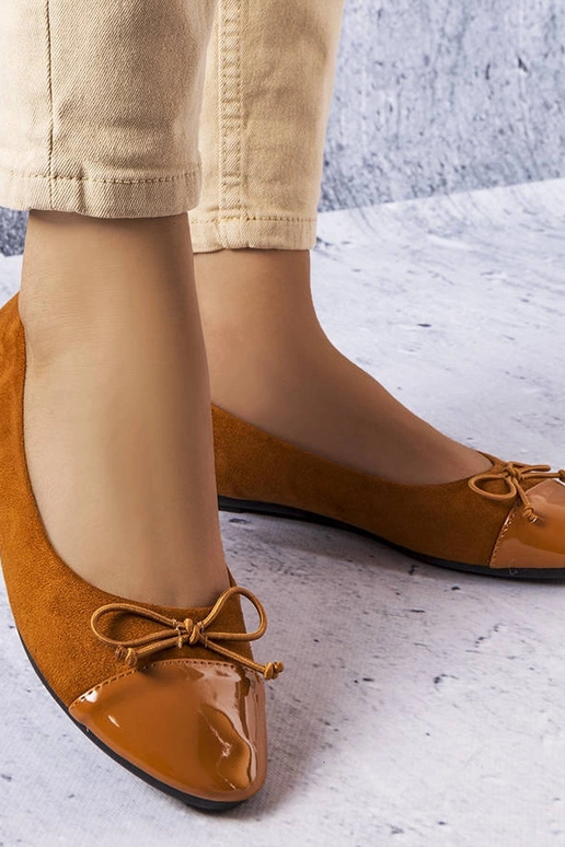 Bailarinas marrones con punta de... Bailarinas marrones con punta de...