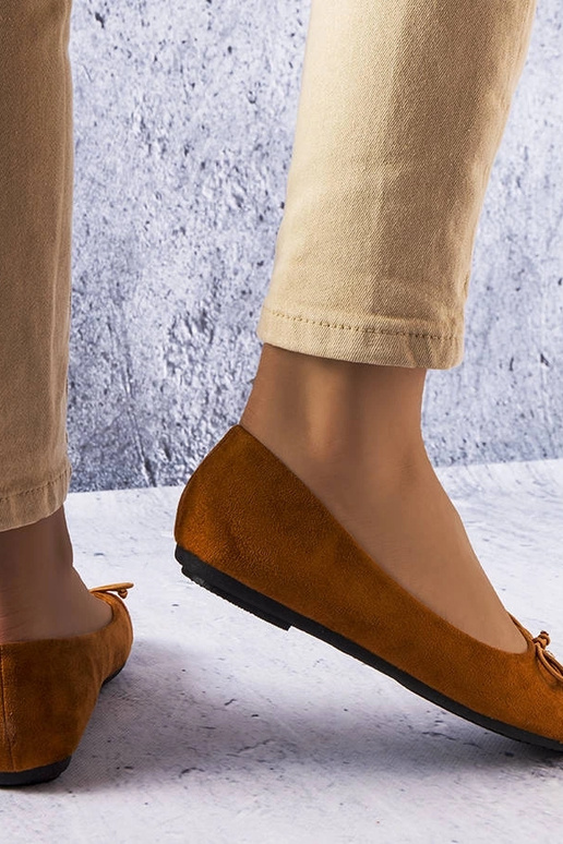 Bailarinas marrones con punta de... Bailarinas marrones con punta de...