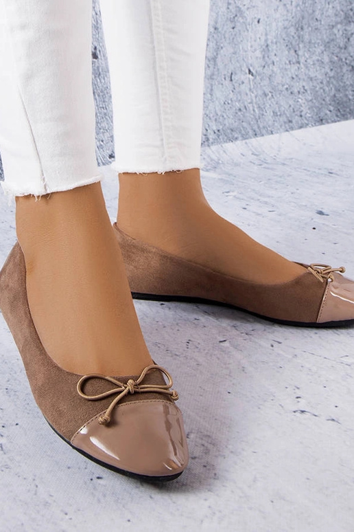 Bailarinas marrones con punta de... Bailarinas marrones con punta de...