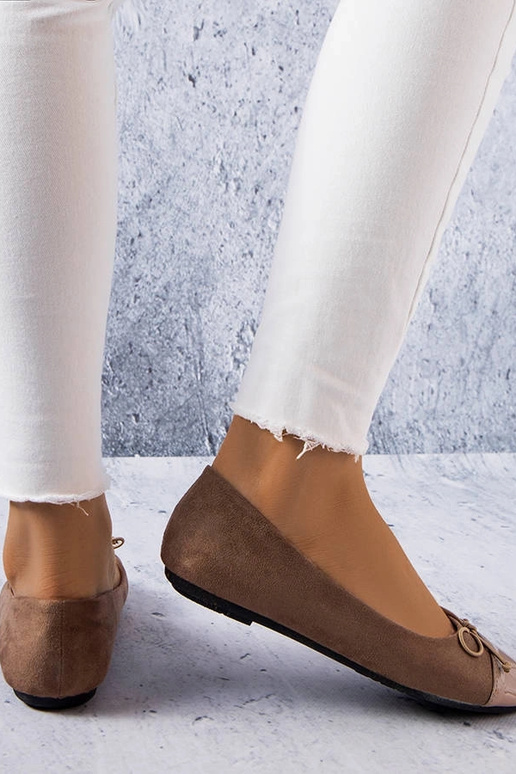 Bailarinas marrones con punta de... Bailarinas marrones con punta de...