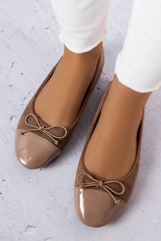 Bailarinas marrones con punta de... Bailarinas marrones con punta de...