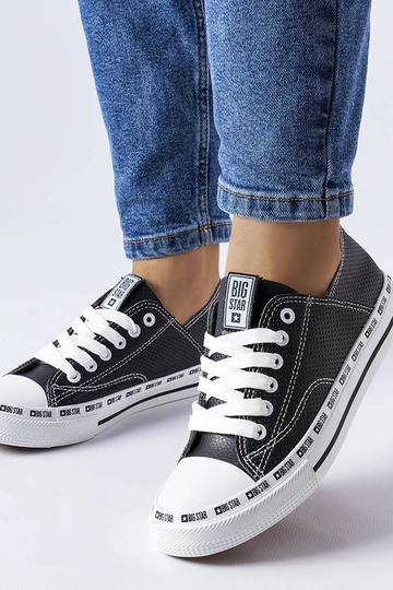 Zapatillas negras caladas...