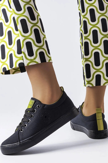 Zapatillas de tela negras... 2