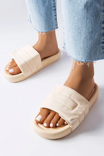 Chanclas beige con cierre...