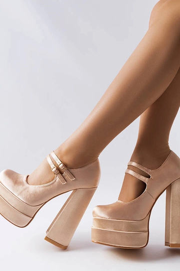 Zapatos de salón beige con... 2