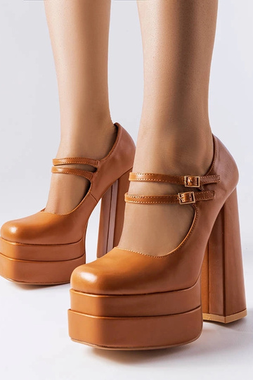 Zapatos de tacón alto...