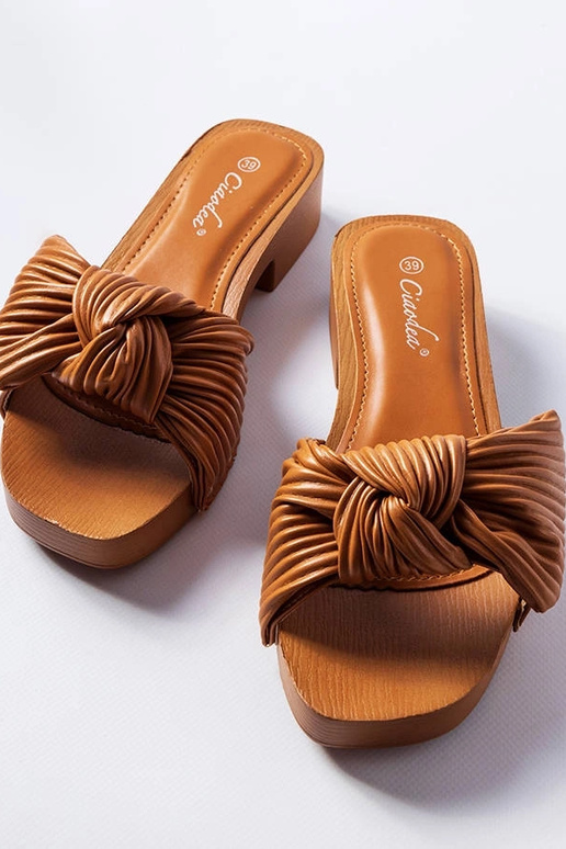 Mules marrones de tacón bajo de...