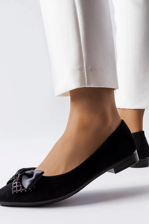 Bailarinas negras de punta puntiaguda... Bailarinas negras de punta puntiaguda...