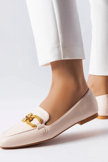 Mocasines beige con hebilla... 2