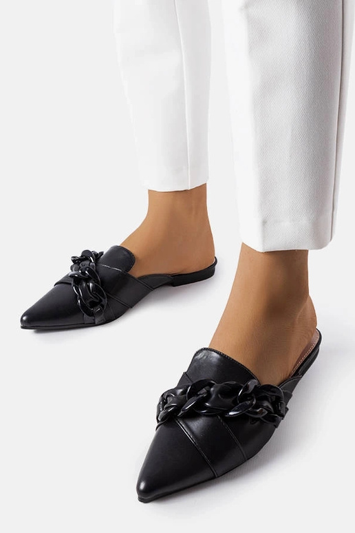 Chanclas negras elegantes con cadena...