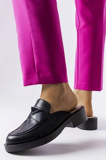 Sandalias negras con punta... 2