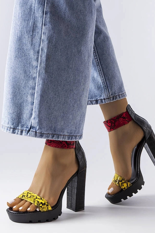 Sandalias con estampado de serpiente...